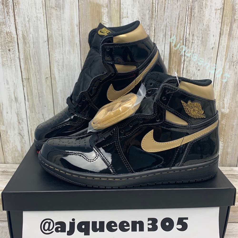 Air Jordan 1 Retro High OG Metallic Gold